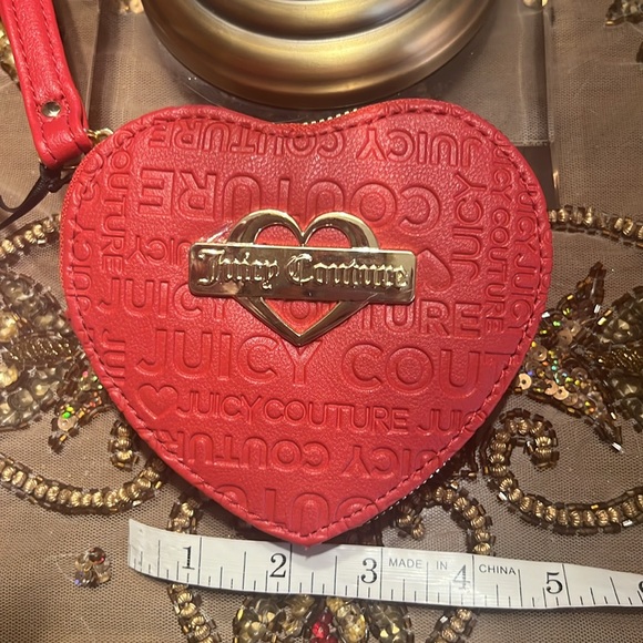 Ran as unlisted $18 10/20/24 juicy Couture Red Heart shaped Wristlet- embossed - Picture 3 of 5